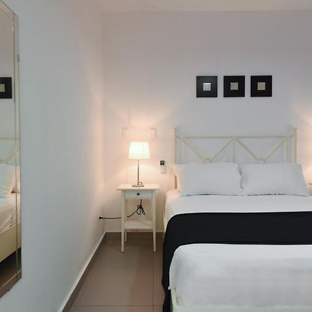 Ph 19 Guesthouse Hotel In Gazcue Санто Доминго Стая снимка