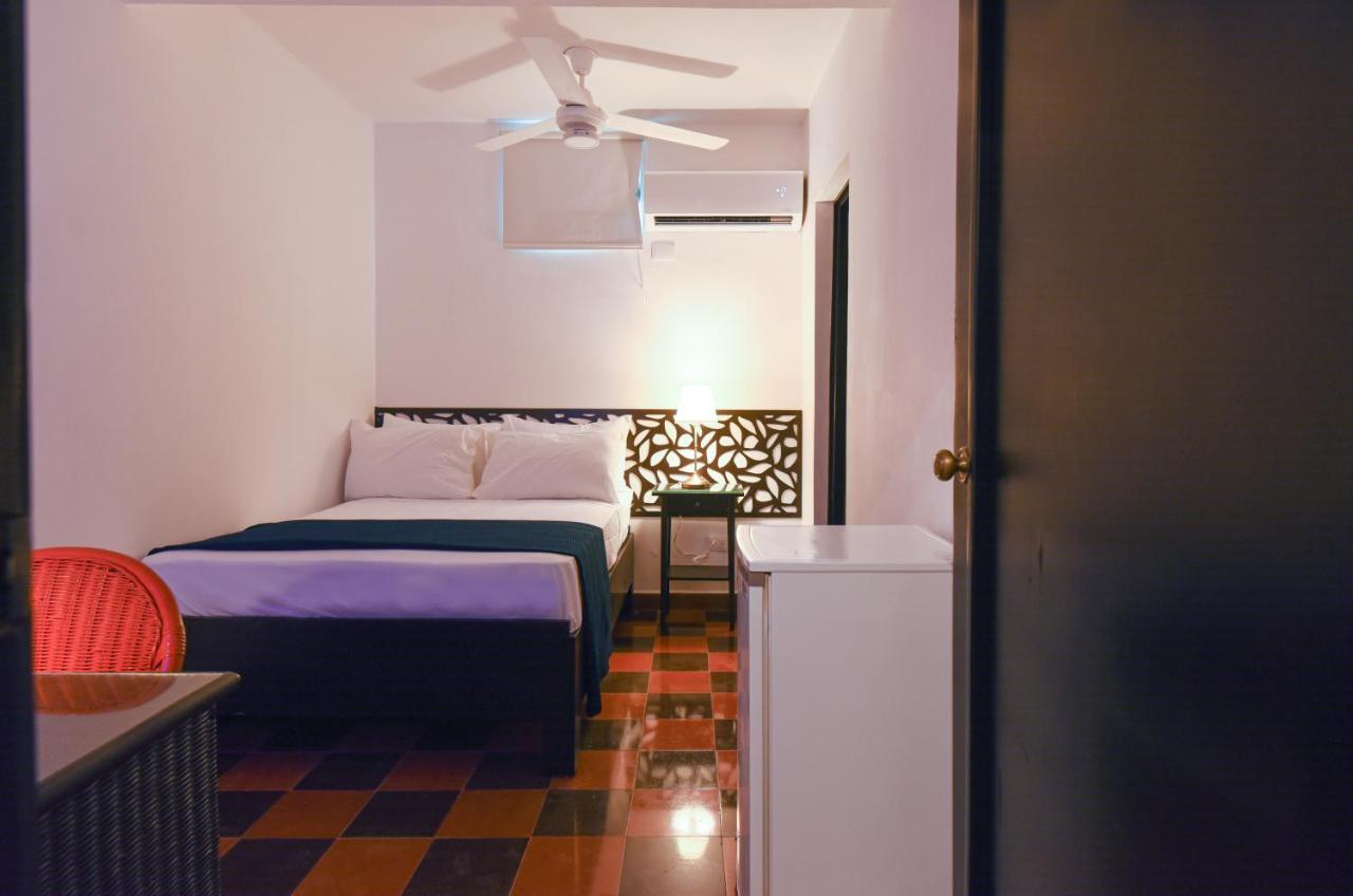 Ph 19 Guesthouse Hotel In Gazcue Санто Доминго Екстериор снимка