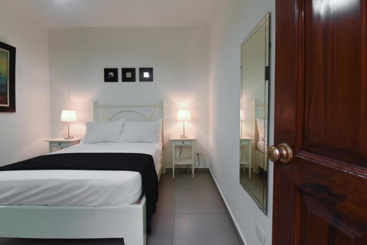 Ph 19 Guesthouse Hotel In Gazcue Санто Доминго Стая снимка