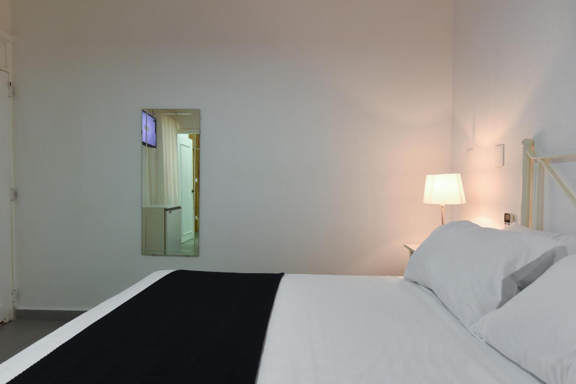 Ph 19 Guesthouse Hotel In Gazcue Санто Доминго Стая снимка