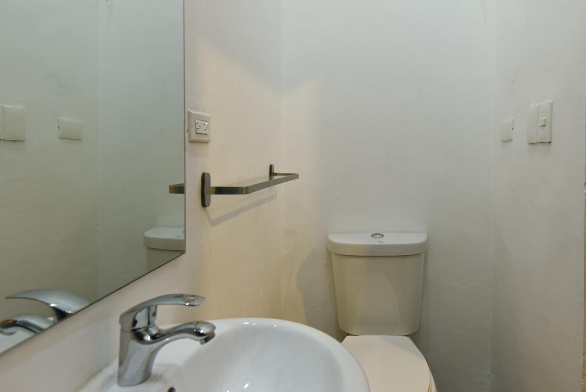 Ph 19 Guesthouse Hotel In Gazcue Санто Доминго Стая снимка